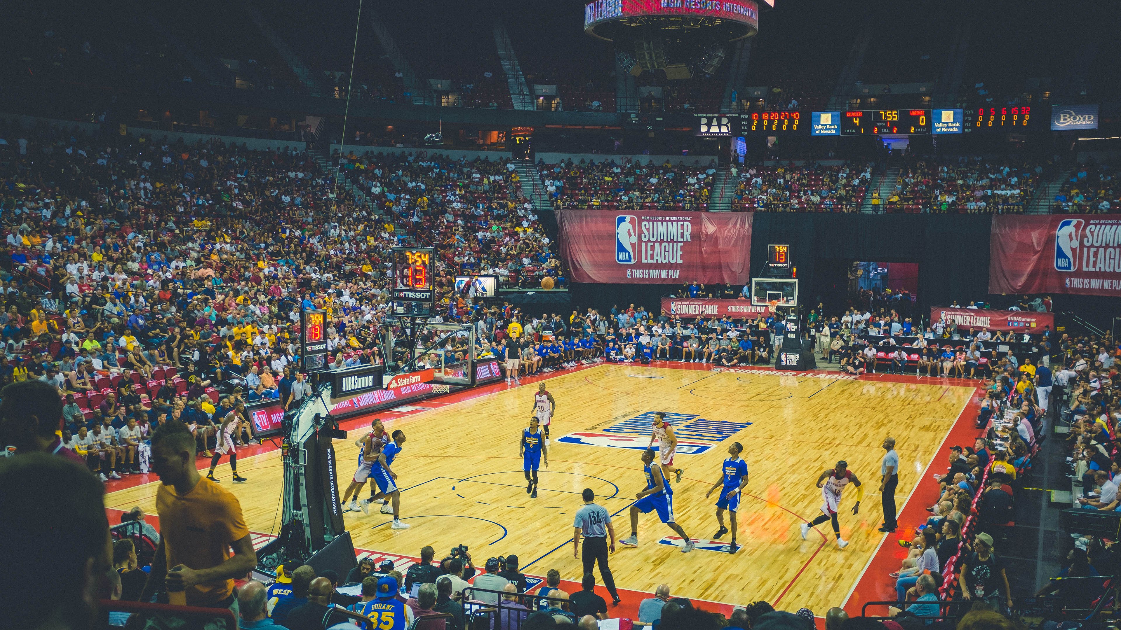 熊猫体育中国App-辽宁队终结灰熊，库里成为关键先生，跨界竞技的启示