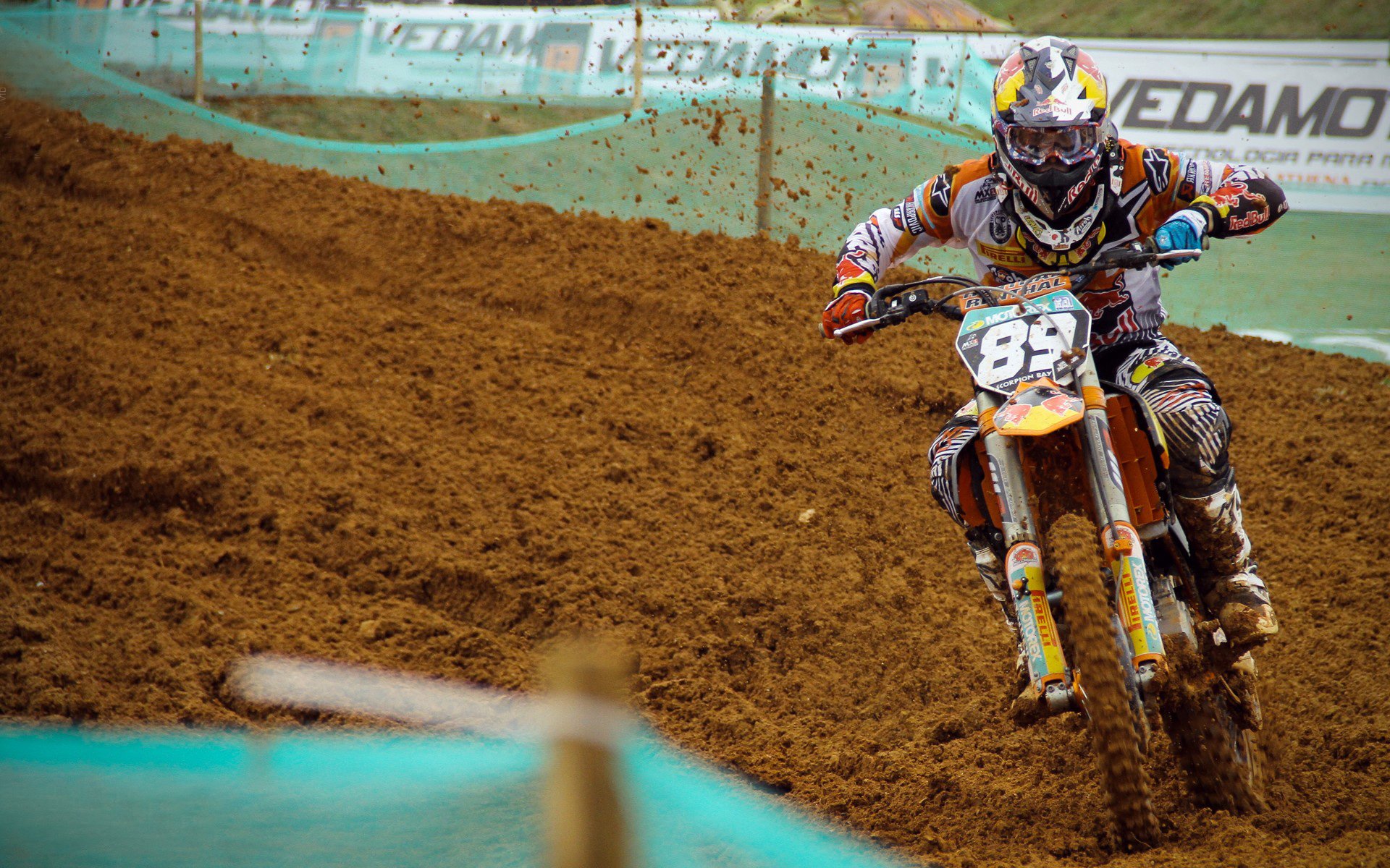 赛道上的舞者，黄喜灿在F1街道赛之夜的绝对掌控