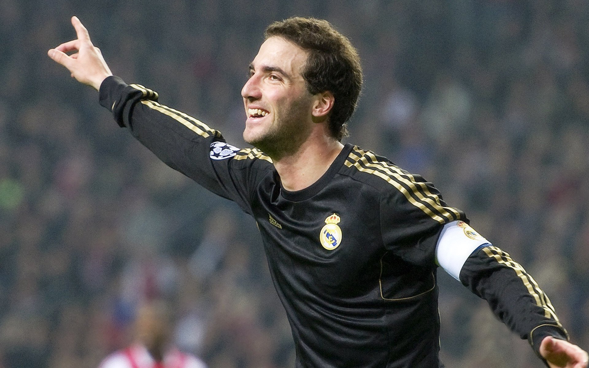 当紫金军团遭遇绿衫军，布克用大场面证明，传奇舞台从不只属于历史