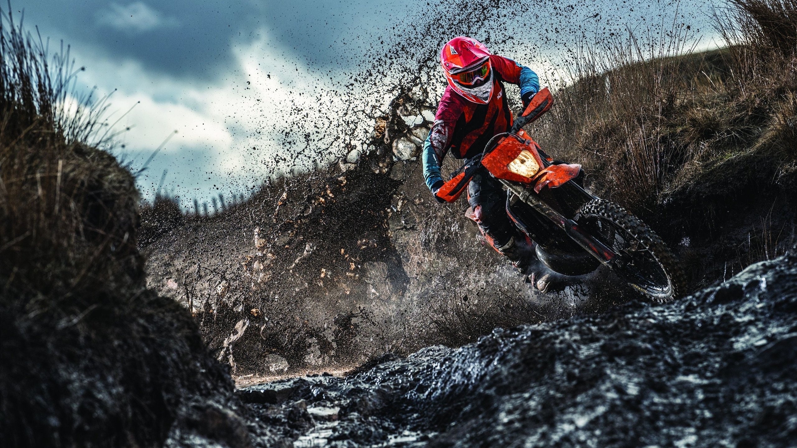 阿劳霍爆发点燃战火,洪都拉斯铁血压制克罗地亚